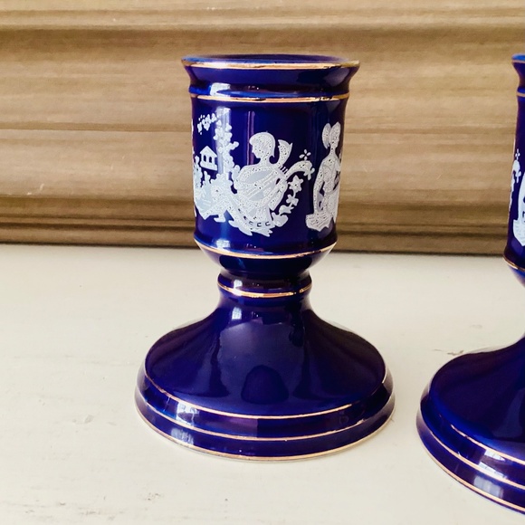 Vintage Porcelain Grecian Candlesticks Set Of 2 Cobalt Blue & White Gold Accents - Picture 4 of 12